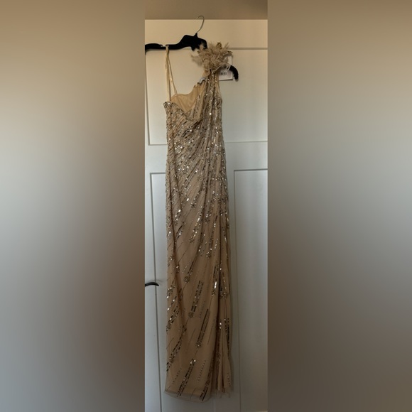 MAC DUGGAL EMBELLISHED FLORAL DETAIL ONE SHOULDER GOWN 93739 Size 4 worn once - Picture 1 of 9